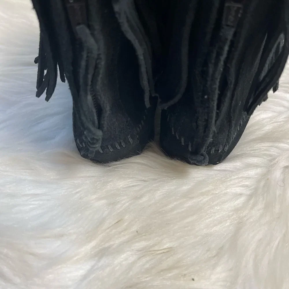 Minnetonka leather suede Black Fringed Boot Moccasin back zipper rubber sole SZ9